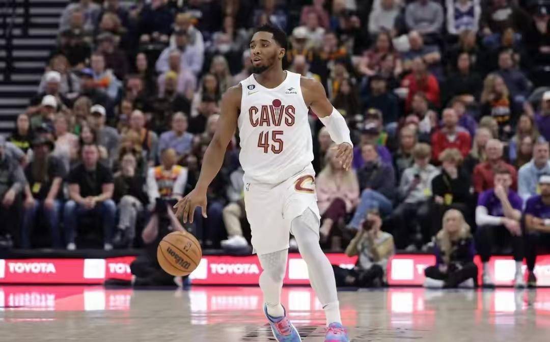 包含夺冠热门受挫，新星崭露头角力挽狂澜的词条