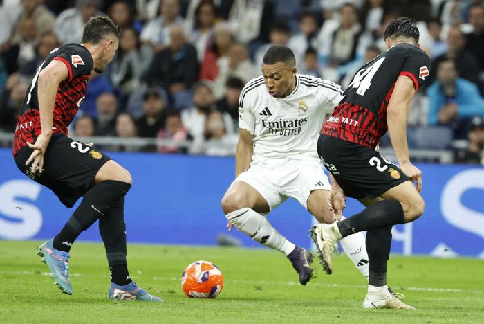 包含马略卡客场战胜巴伦西亚，取得连胜的词条