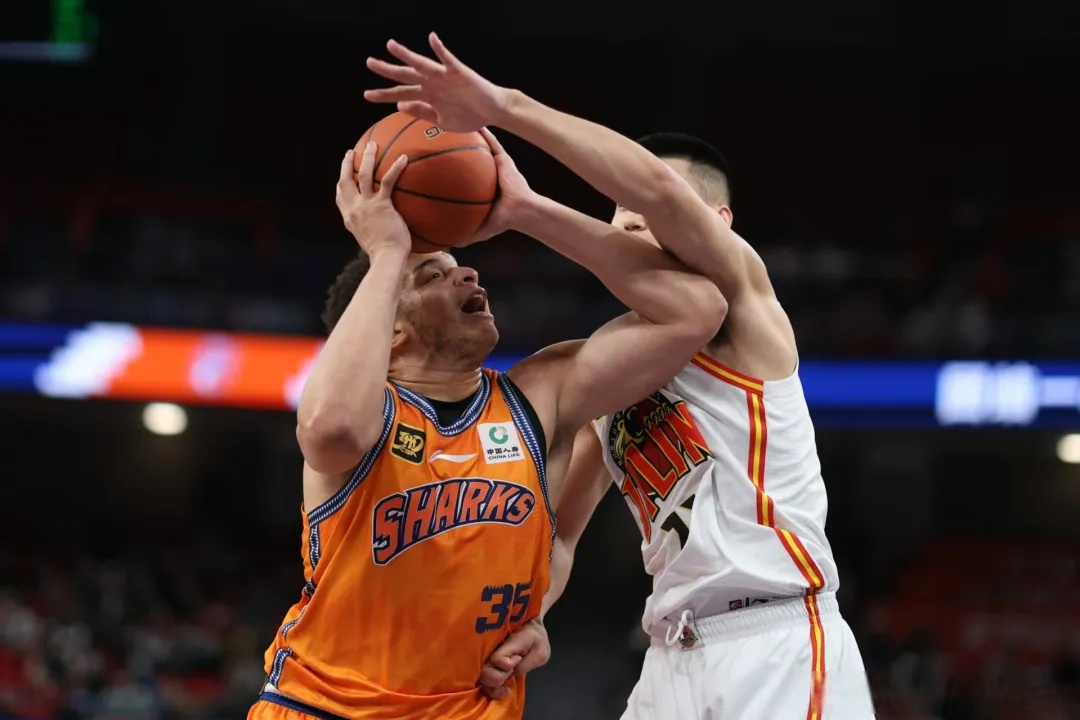 江苏男篮击败吉林，展现实力