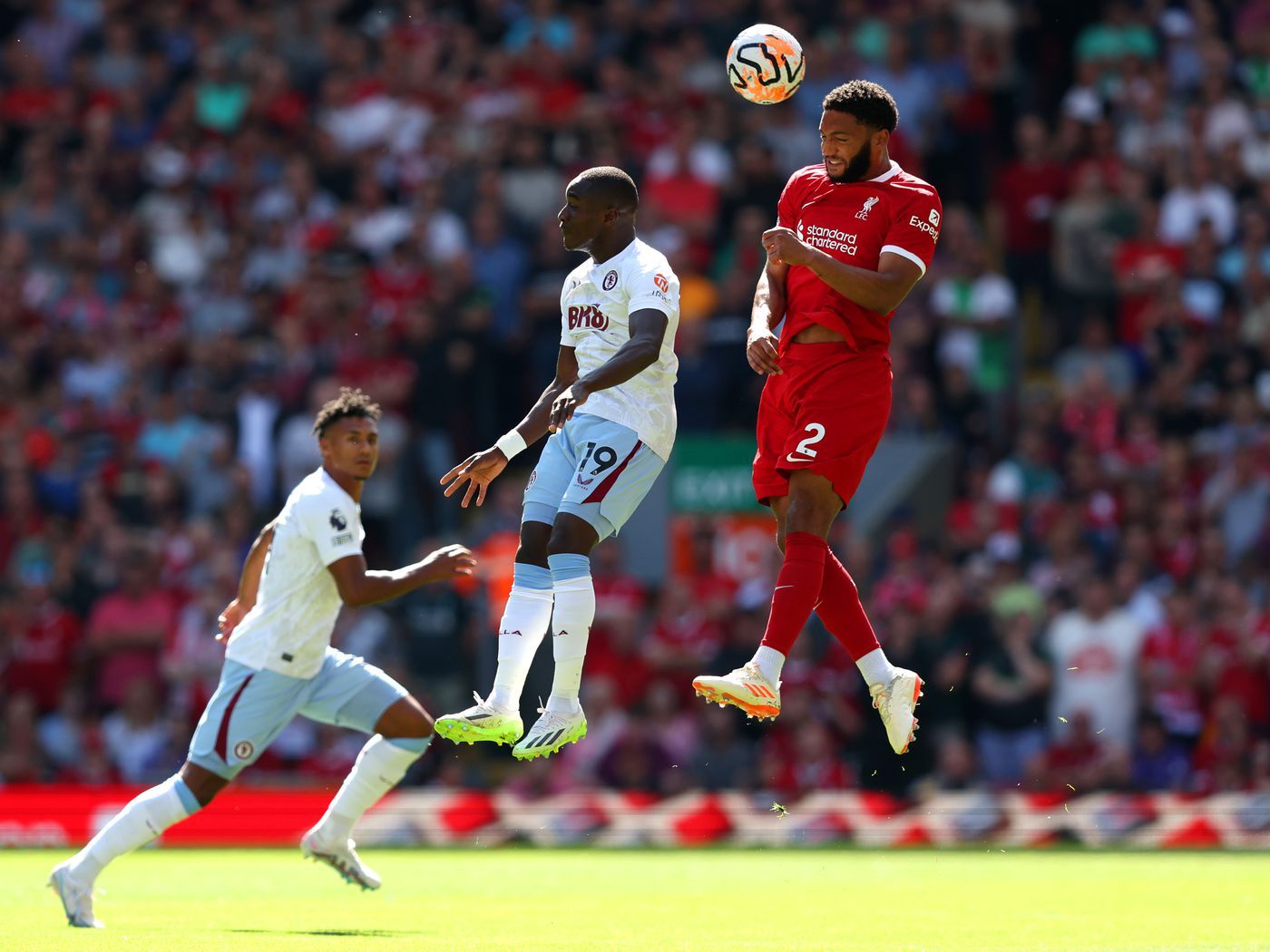 关于利物浦客场大胜维拉，领先优势扩大的信息