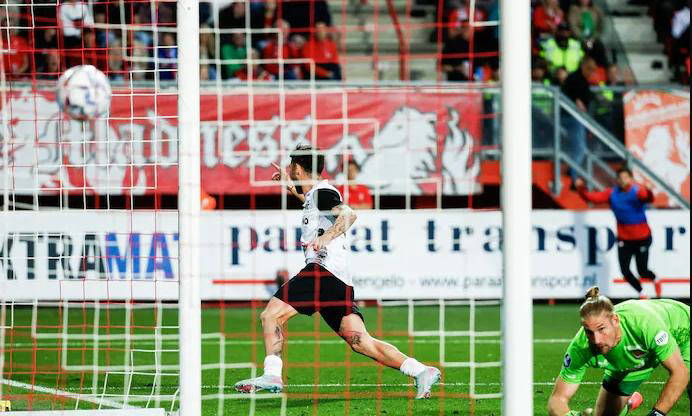 阿贾克斯力挫对手,晋级在望的简单介绍 阿贾克斯力挫对手,晋级在望的简单介绍