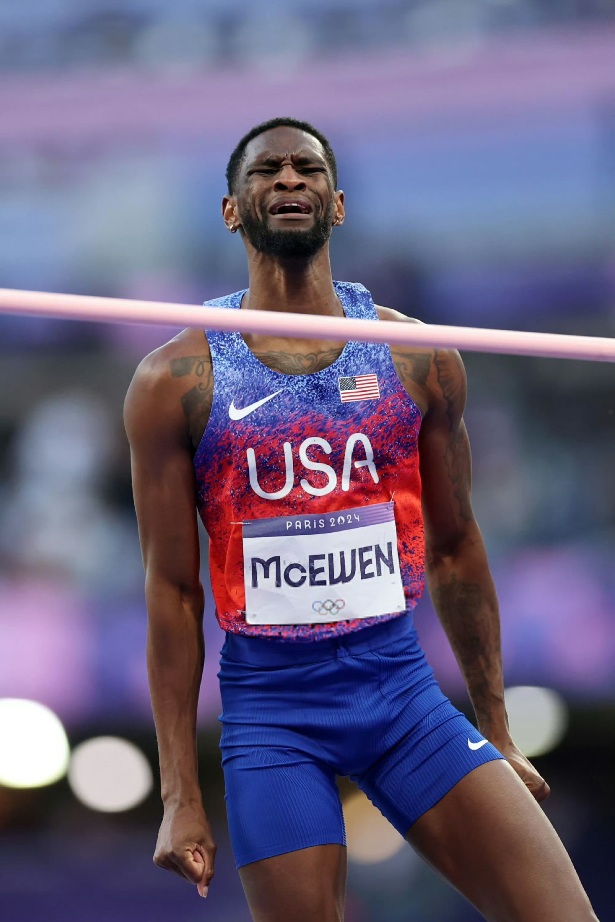 包含瑞士田径运动员夺得跳远金牌，实力惊人的词条