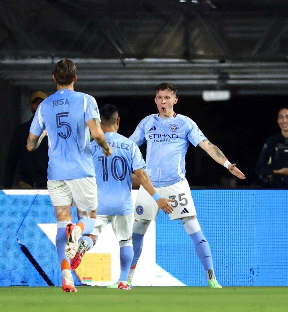 包含爱沙尼亚国家队球员精准进球，轻松战胜对手的词条