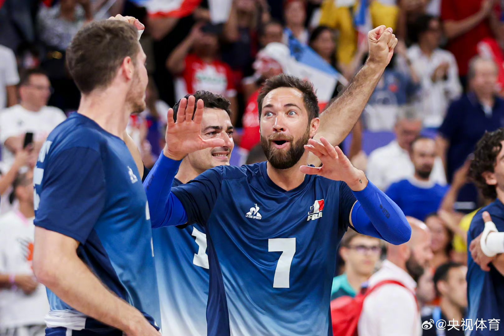 波兰队备战艰苦奋斗，备战士气高昂