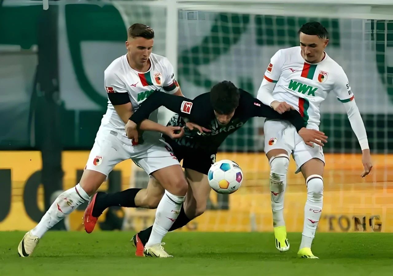 开云体育登录-精彩足球比赛过后，球队获得耀眼成绩