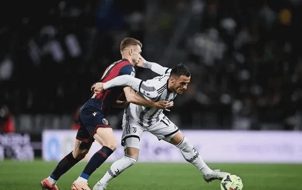 关于萨索洛客场战胜乌迪内斯，保持不败的信息