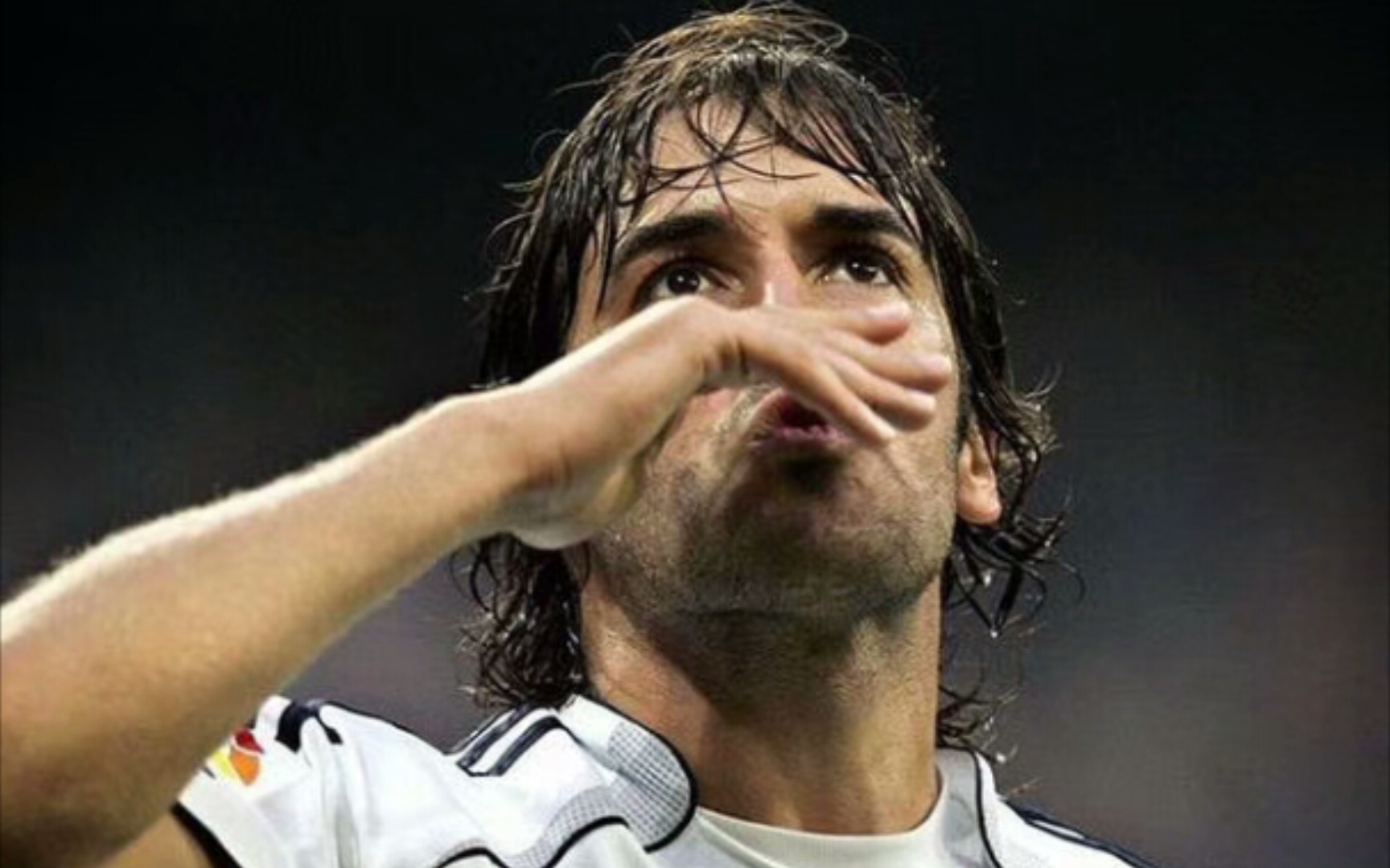 包含希腊队在客场比赛中告负出局的词条