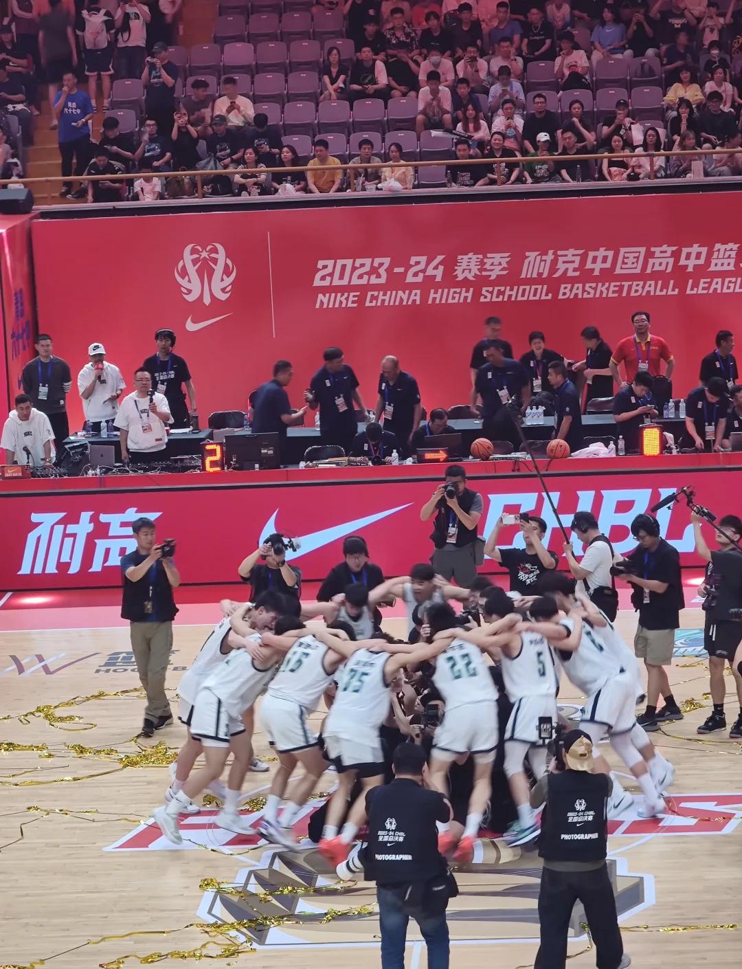 开云体育网页版登录入口-热血篮球对决让球迷欲罢不能的简单介绍