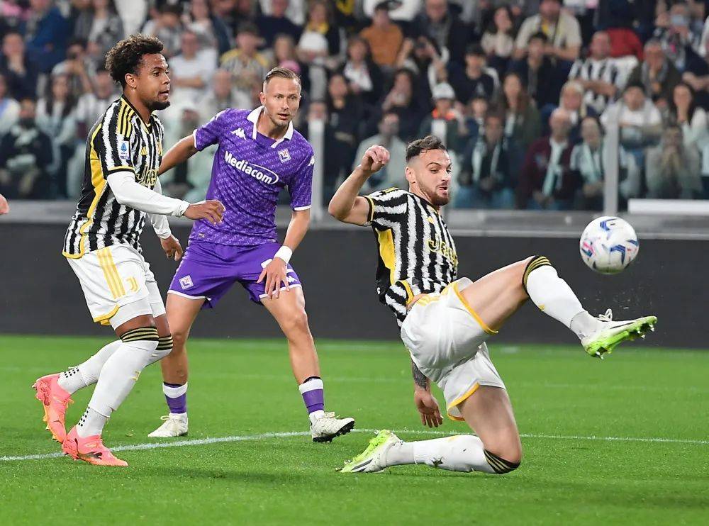 开云体育在线-佛罗伦萨客场不敌尤文图斯，遭遇失利