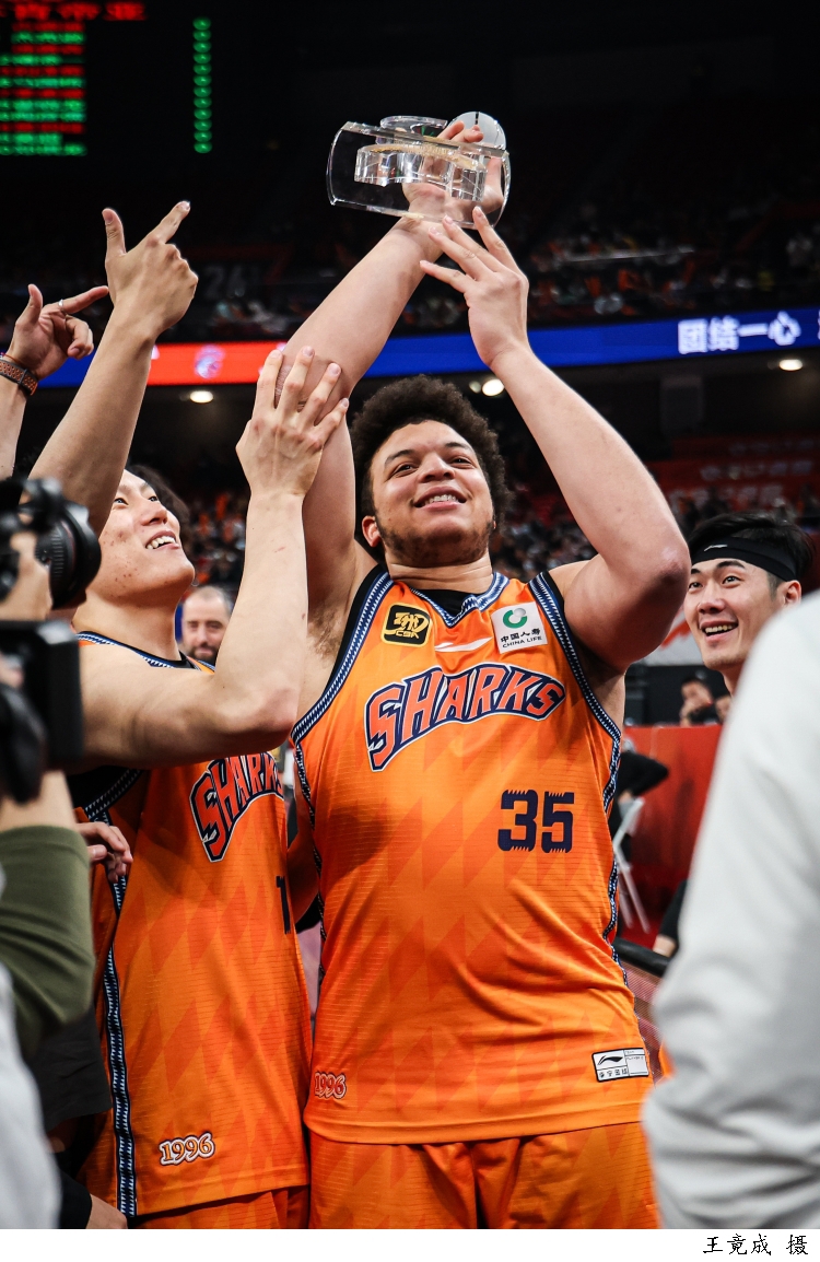 开云体育直播-包含男篮联赛新赛季拉开帷幕，球迷翘首以待的词条