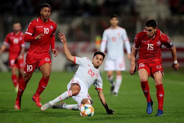 开云体育网站-西班牙队主场击败塞浦路斯，豪取三分