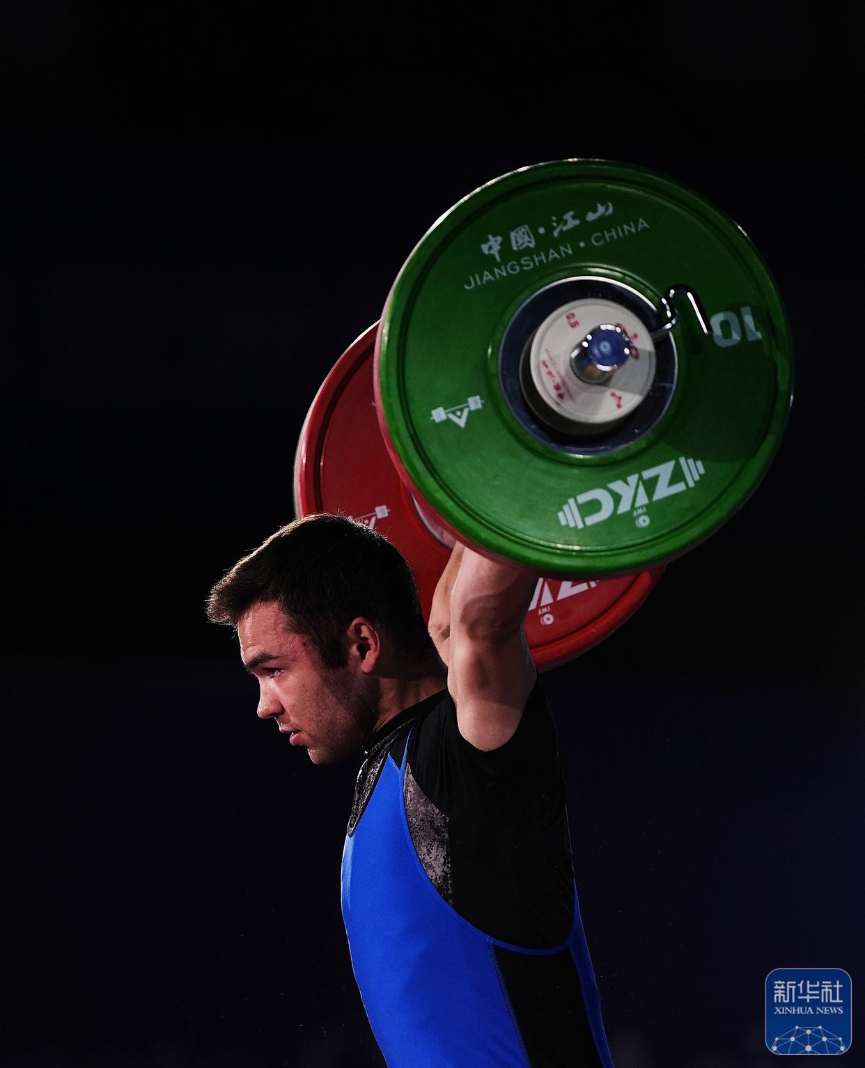 德国举重明星展现实力,实现逆袭 德国举重明星展现实力,实现逆袭