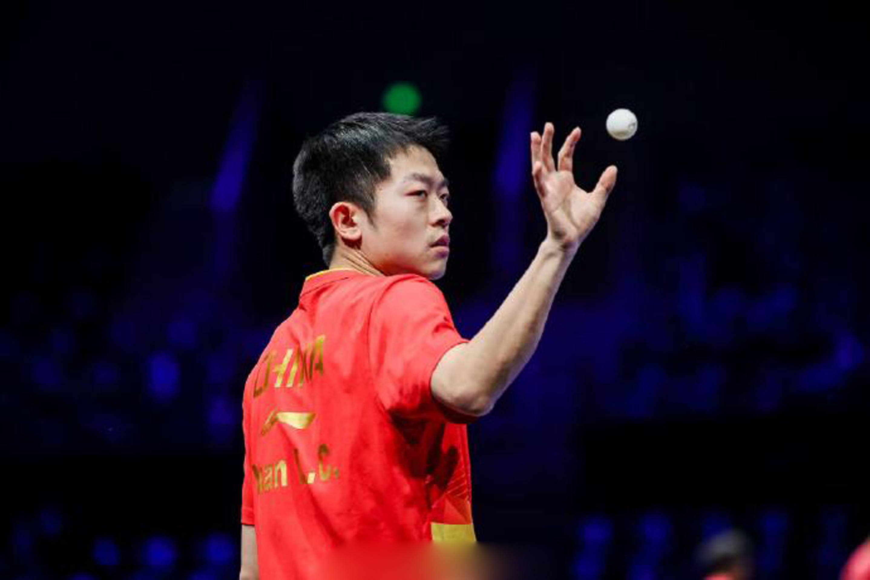 球员在比赛中表现出色引发关注 球员在比赛中表现出色引发关注