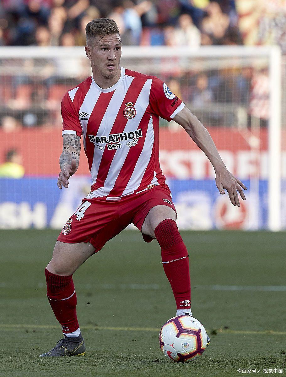 开云体育平台-阿拉维斯俱乐部球员在比赛中展现出色的防守