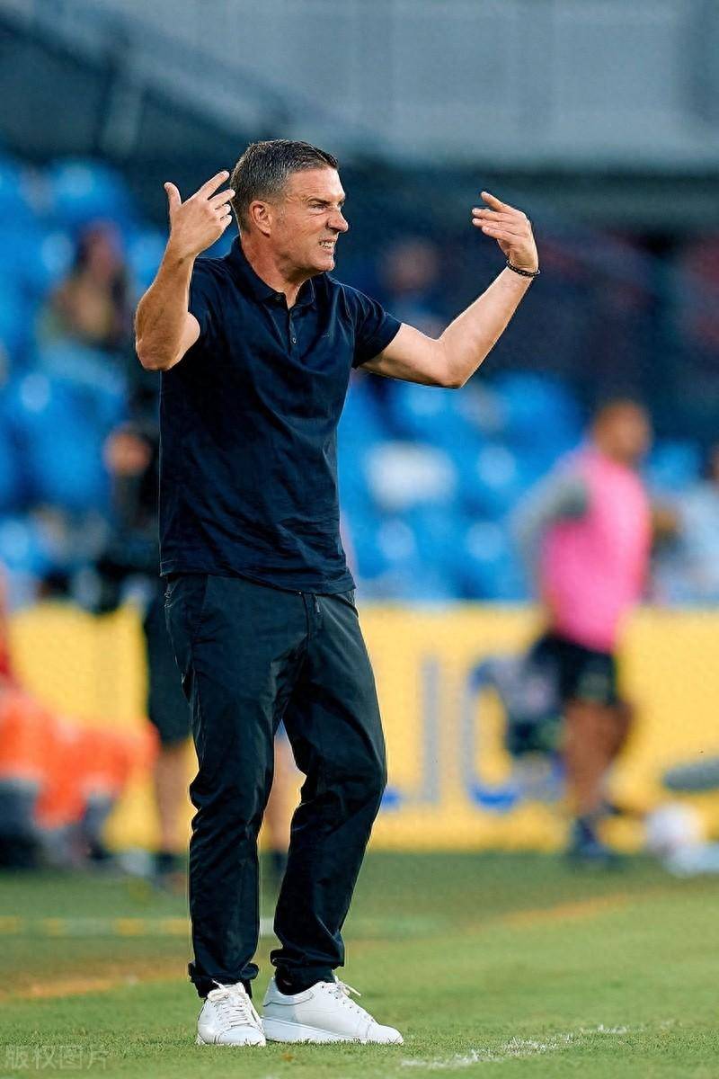 拉斯帕尔马斯教练发表抗议呼吁公平对待球队的简单介绍