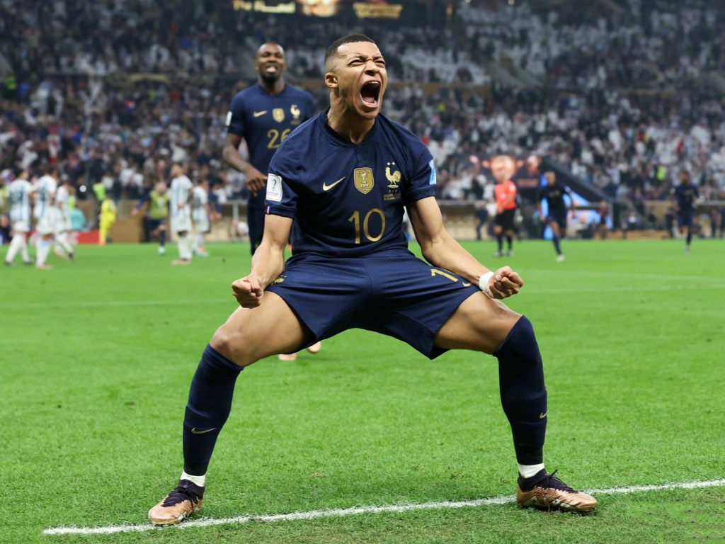 开云体育中国官网-关于法国足球赛事风头不减，球员表现拼搏进取的信息