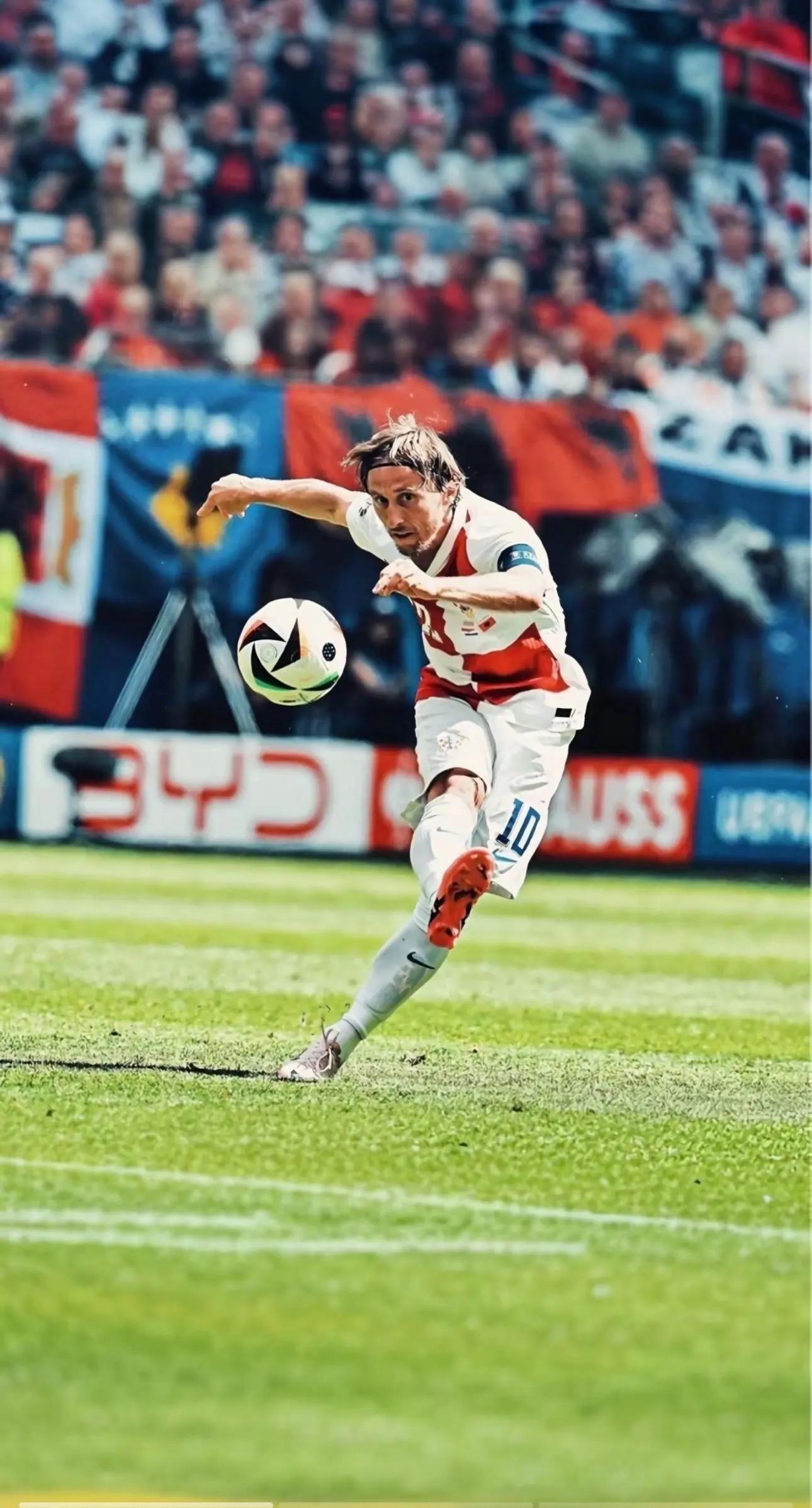 开云体育亚洲官网-克罗地亚队在国际比赛中获得胜利荣耀