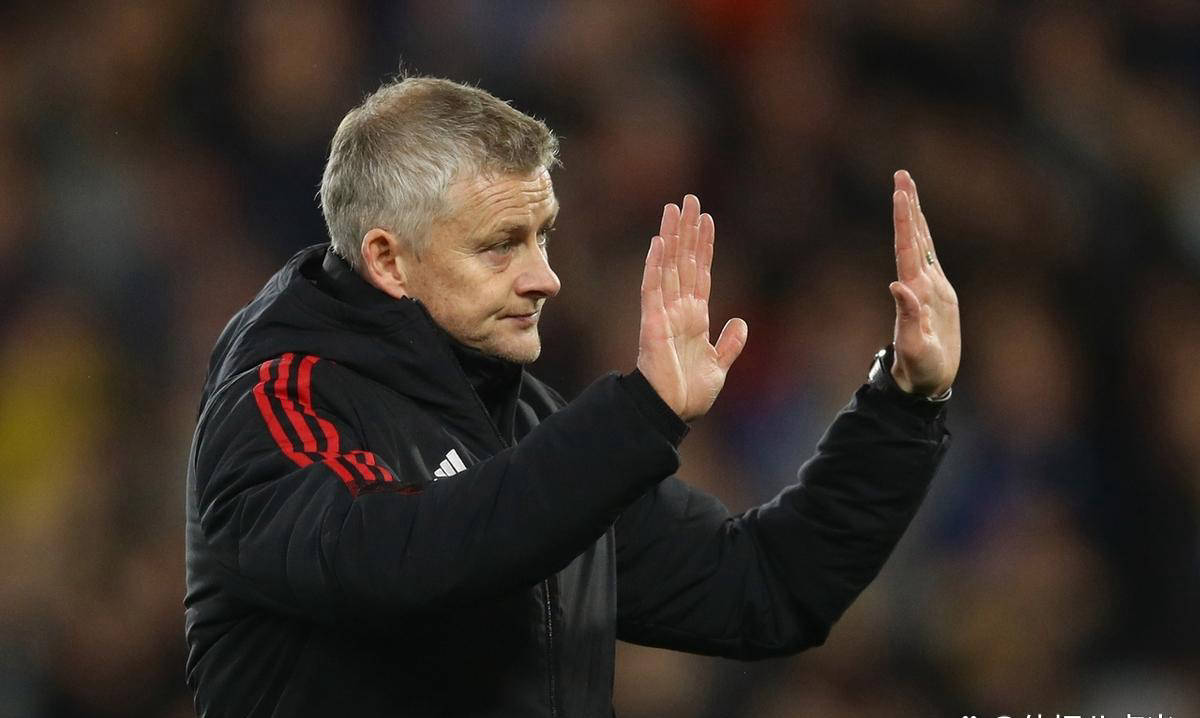 开云体育中国官网-曼联老板考虑更换主教练，球队排名下滑