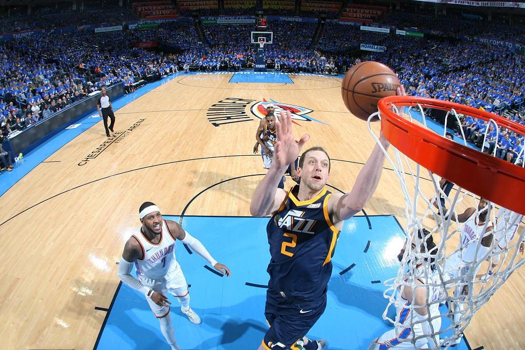 爵士球队篮板失守问题凸显，需进行调整