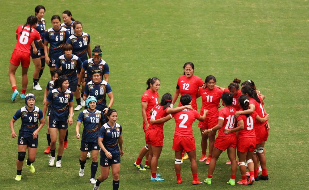 意大利女足选手在国际比赛中勇敢拼搏 意大利女足选手在国际比赛中勇敢拼搏