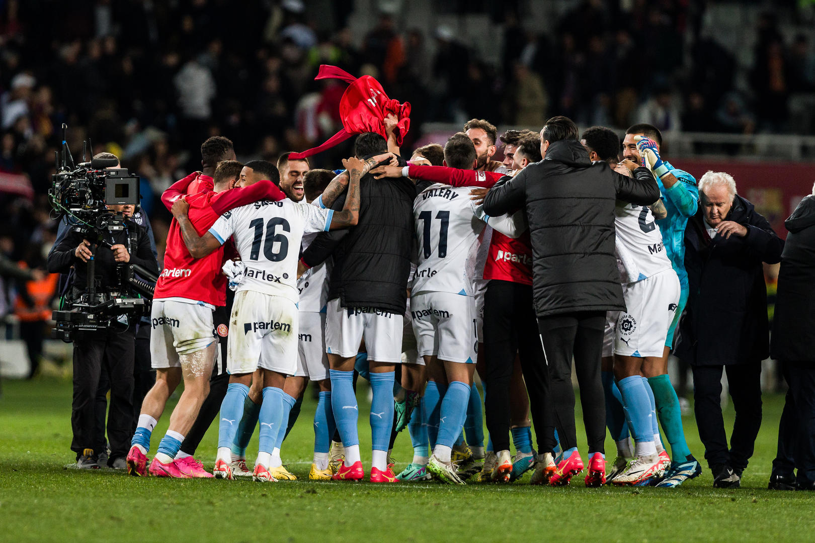 开云体育亚洲官网-精彩纷呈的足球赛事画面，球员拼尽全力的简单介绍